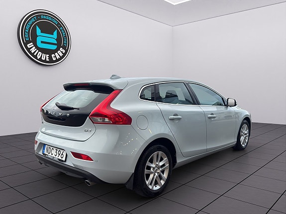 Volvo V40 3 of 23