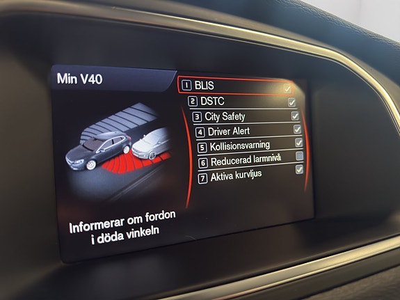 Volvo V40 17 of 23