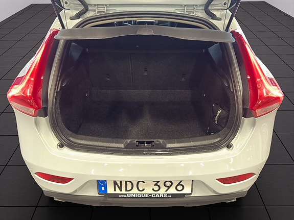 Volvo V40 22 of 23