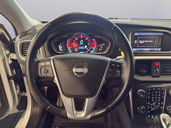 Volvo V40 13 of 23