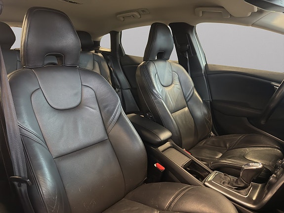 Volvo V40 10 of 23