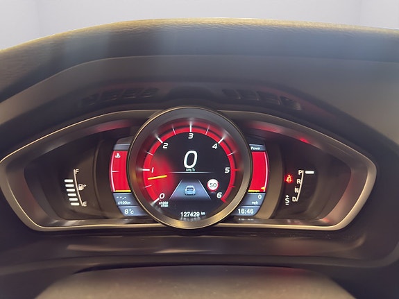 Volvo V40 16 of 23