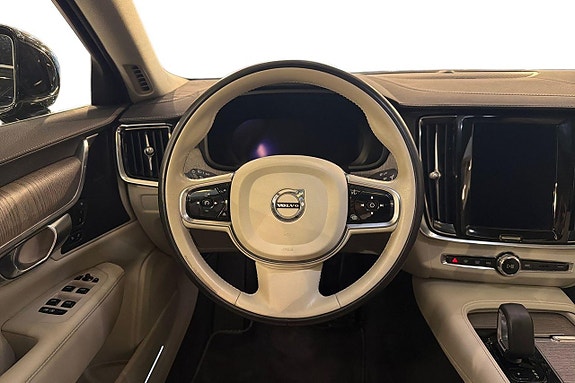 Volvo S90 16 of 28