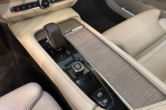 Volvo S90 18 of 28