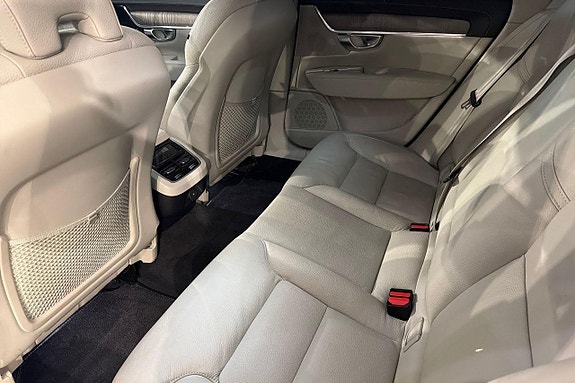 Volvo S90 24 of 28