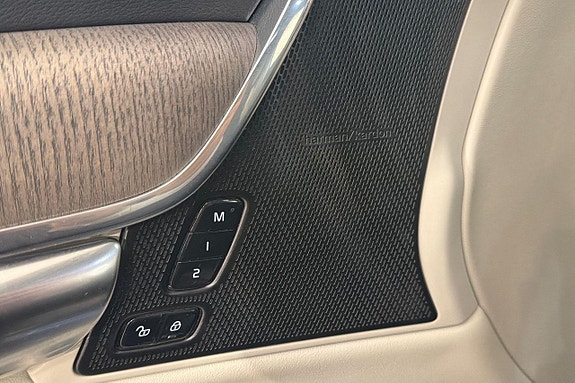 Volvo S90 15 of 28