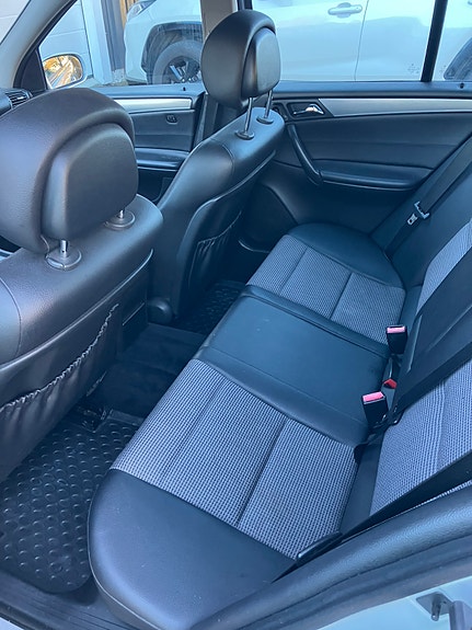 Mercedes-Benz C180 6 of 11