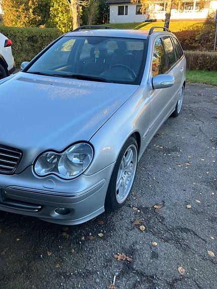 Mercedes-Benz C180 2 of 11