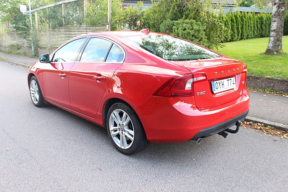 Volvo S60 2 of 12