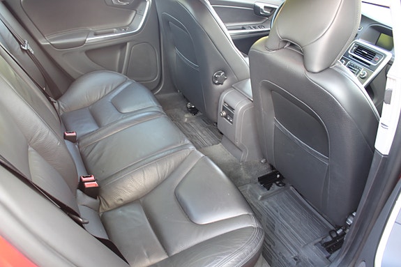 Volvo S60 8 of 12