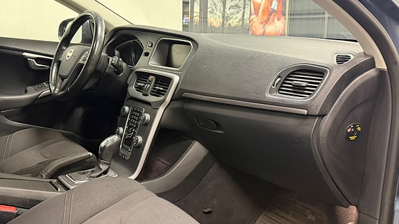 Volvo V40 8 of 19