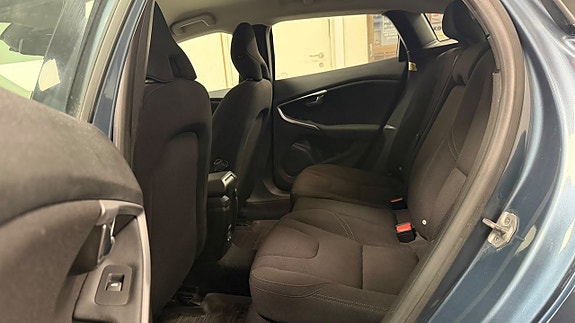 Volvo V40 17 of 19