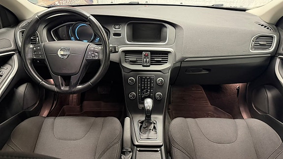 Volvo V40 12 of 19