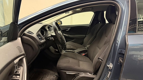 Volvo V40 7 of 19
