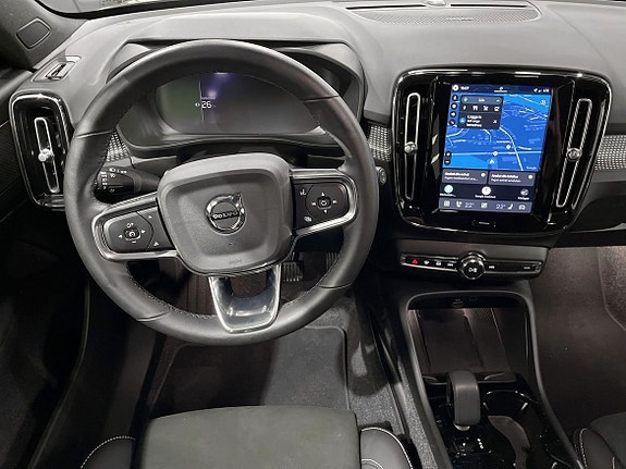 Volvo EX40 16 of 27