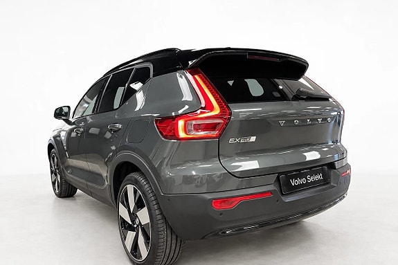Volvo EX40 3 of 27