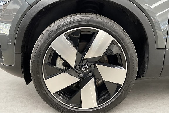 Volvo EX40 9 of 27