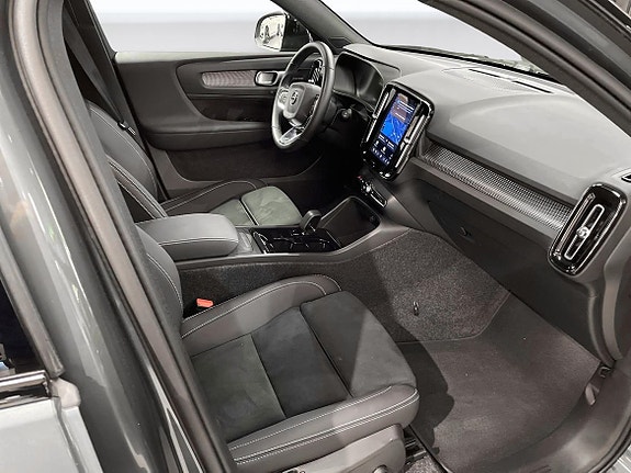 Volvo EX40 25 of 27