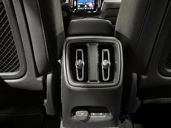 Volvo EX40 24 of 27
