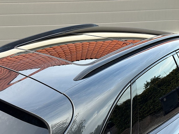 Porsche Macan Turbo 17 of 30