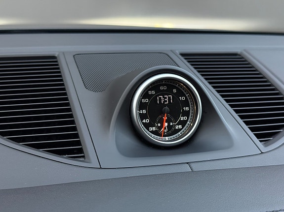 Porsche Macan Turbo 23 of 30