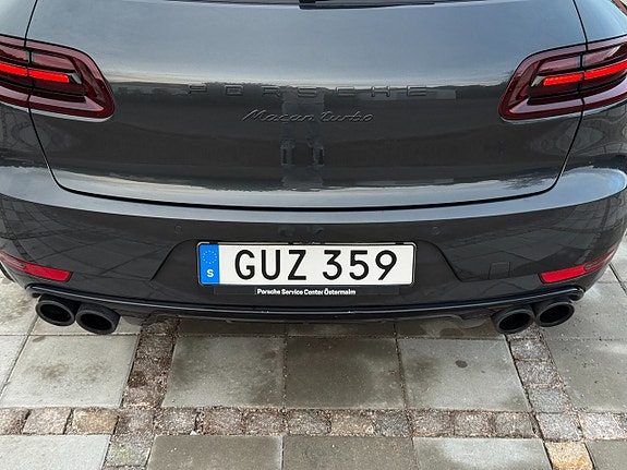 Porsche Macan Turbo 12 of 30