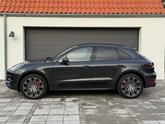 Porsche Macan Turbo 2 of 30