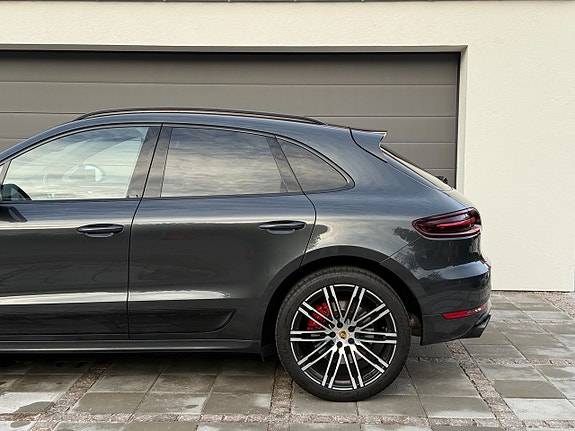 Porsche Macan Turbo 3 of 30