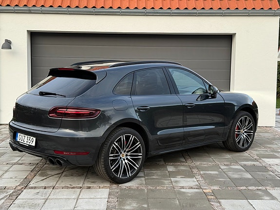 Porsche Macan Turbo 8 of 30