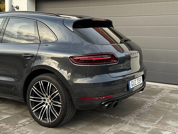 Porsche Macan Turbo 5 of 30