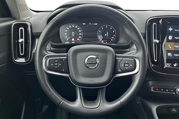 Volvo XC40 15 of 30