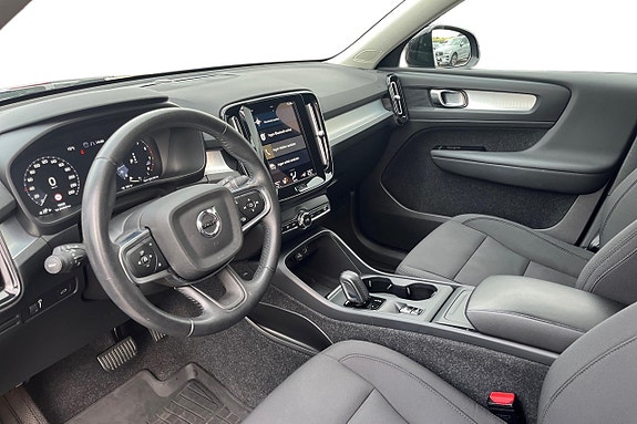 Volvo XC40 13 of 30