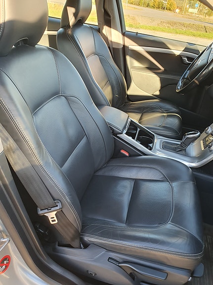 Volvo XC70 9 of 11