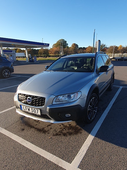Volvo XC70 2 of 11