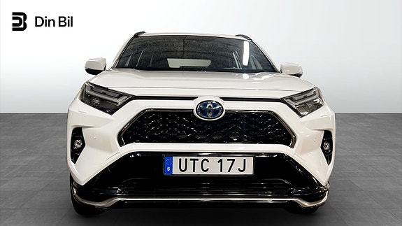 Toyota RAV4 4 of 12