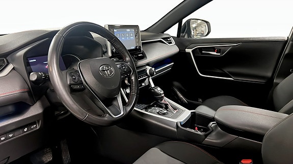 Toyota RAV4 7 of 12