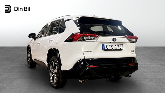 Toyota RAV4 3 of 12