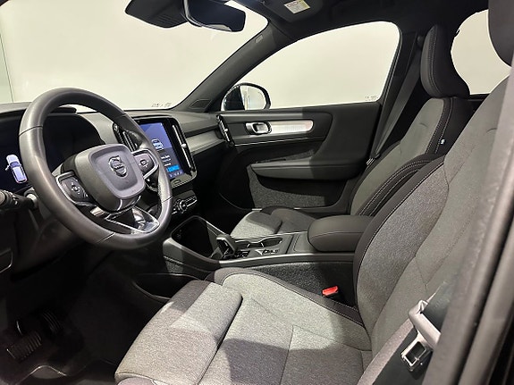Volvo XC40 8 of 18