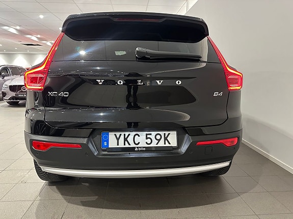 Volvo XC40 2 of 18