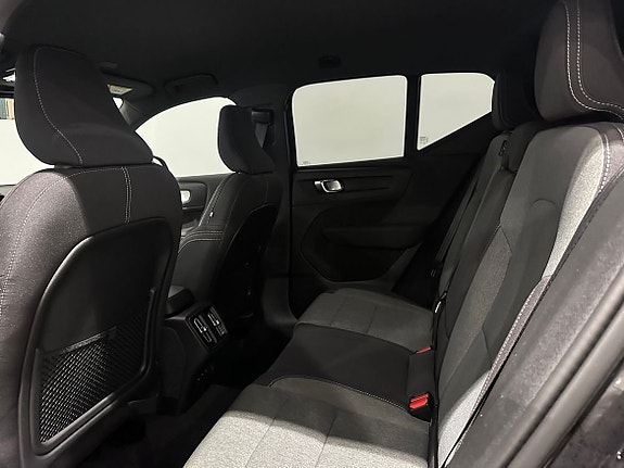 Volvo XC40 9 of 18