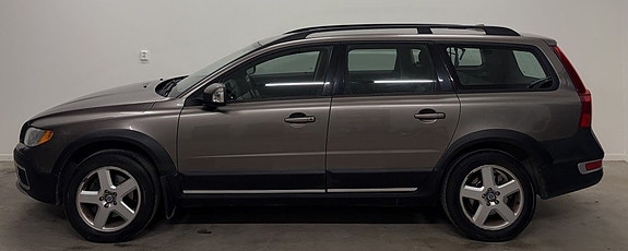 Volvo XC70 2 of 10
