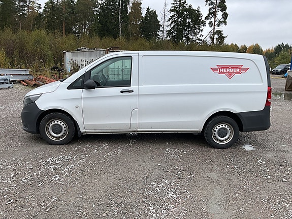 Mercedes-Benz Vito 230 2 of 6