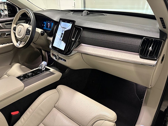 Volvo XC90 13 of 26