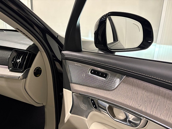 Volvo XC90 15 of 26