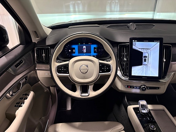 Volvo XC90 11 of 26