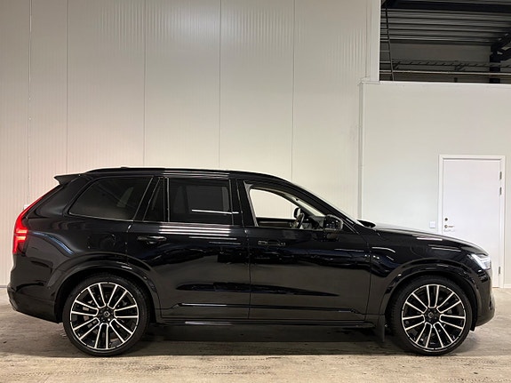 Volvo XC90 3 of 26