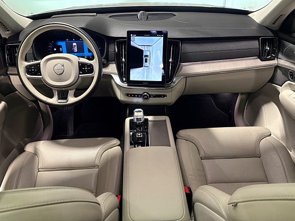 Volvo XC90 12 of 26