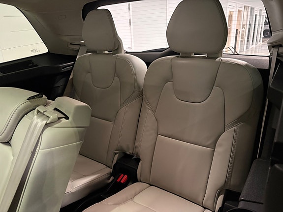 Volvo XC90 24 of 26