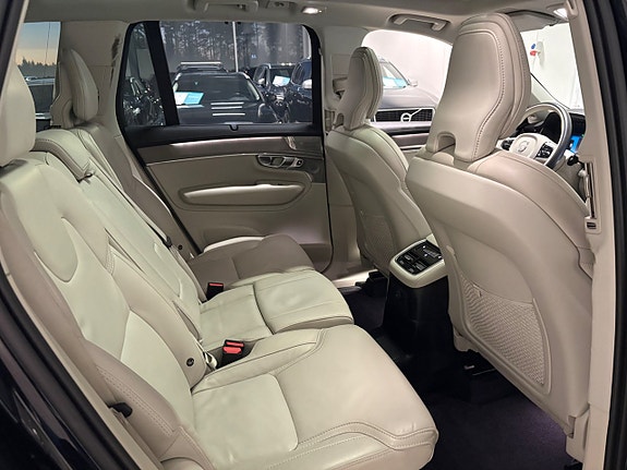 Volvo XC90 22 of 26