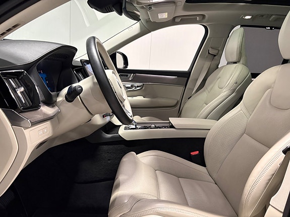 Volvo XC90 9 of 26